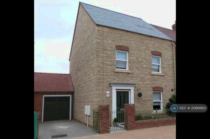 4 Bedroom Semi-Detached House To Rent In Fernacre Road, Swindon, SN1