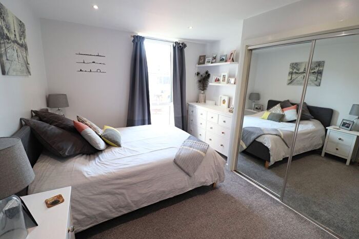 2 Bedroom Flat For Sale In Canal Square, Birmingham, B16