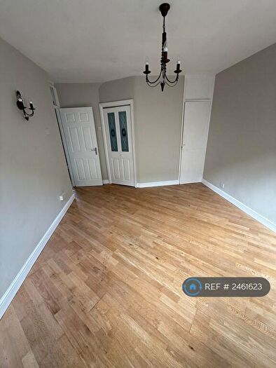 1 Bedroom Flat To Rent In Crondall Court, London, N1