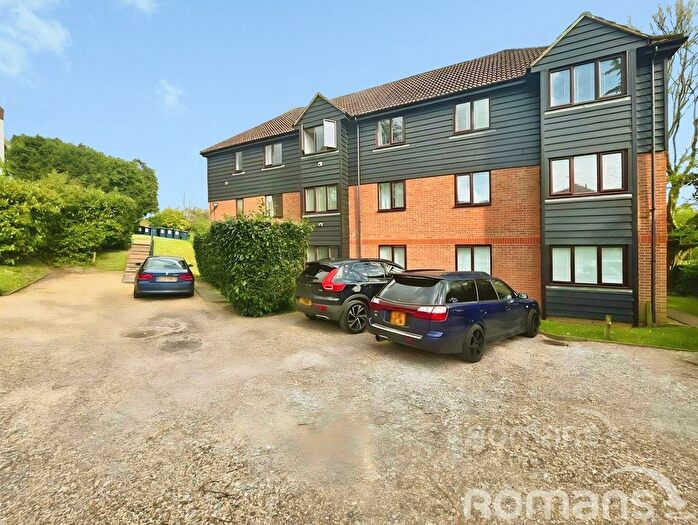 1 Bedroom Flat For Sale In Fairview Gardens, Farnham, Surrey, GU9