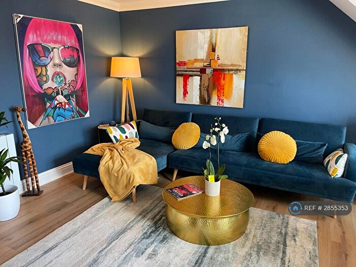 2 Bedroom Flat To Rent In Flower Estate, Cambridge, CB1