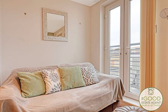 1 Bedroom Flat For Sale In - High Road, Loughton, IG10