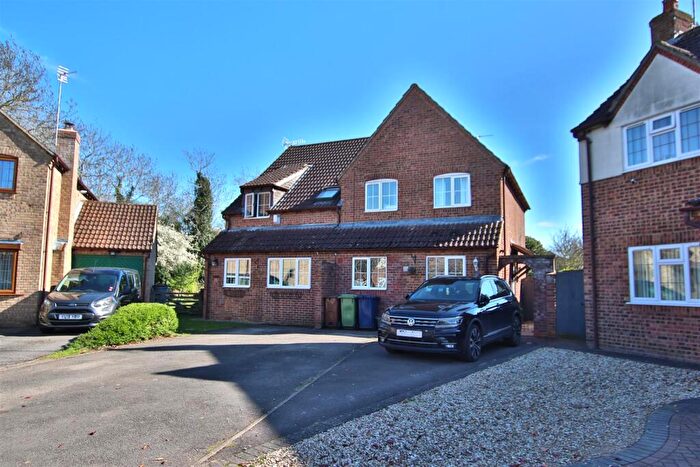 3 Bedroom House For Sale In Lapwing Close, Northway, Tewkesbury, GL20