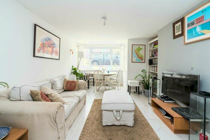 3 Bedroom Apartment To Rent In East Dulwich Road, London, SE22