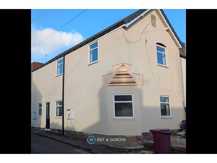 2 Bedroom Flat To Rent In Calow Lane, Hasland, Chesterfield, S41
