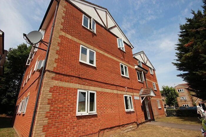 2 Bedroom Apartment To Rent In Maplin Park, Slough, SL3