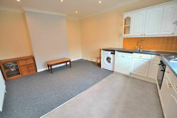2 Bedroom Flat To Rent In Waylen Street, Reading, RG1