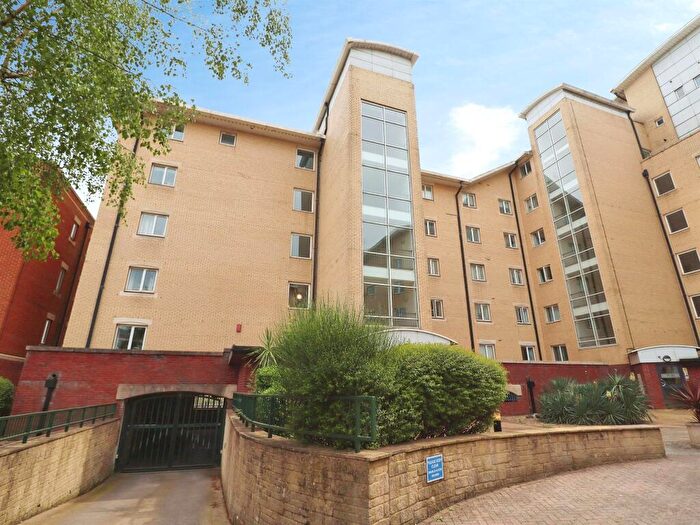 1 Bedroom Apartment For Sale In Adventurers Quay, Cardiff, CF10