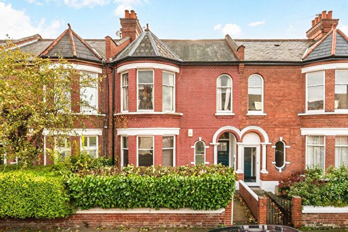 2 Bedroom Maisonette For Sale In Burnbury Road, Balham, SW12