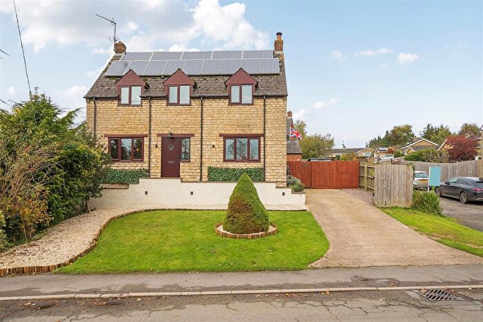 4 Bedroom House For Sale In Wappenham Road, Helmdon, Brackley, NN13