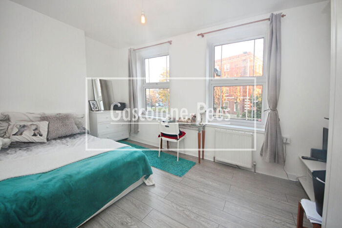 Flat To Rent In Kingston Hill, KT2