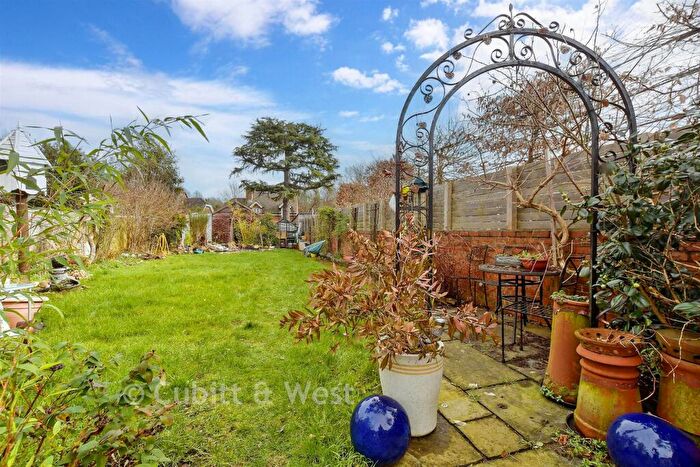 3 Bedroom Detached House For Sale In Barton Road, Bramley, Guildford, Surrey, GU5