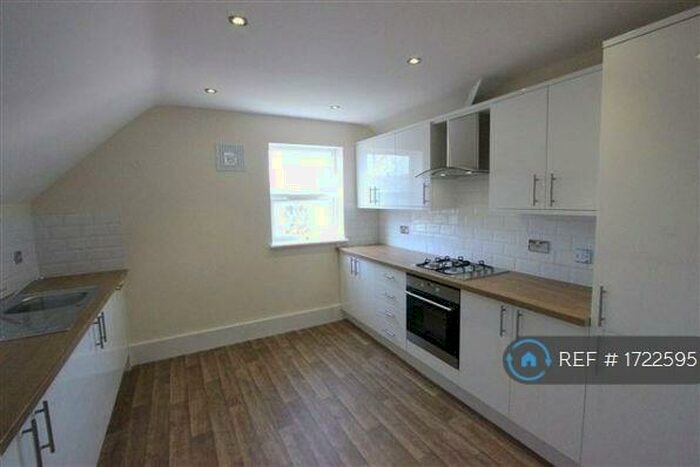 2 Bedroom Flat To Rent In Whitworth Road, Norwood, SE25