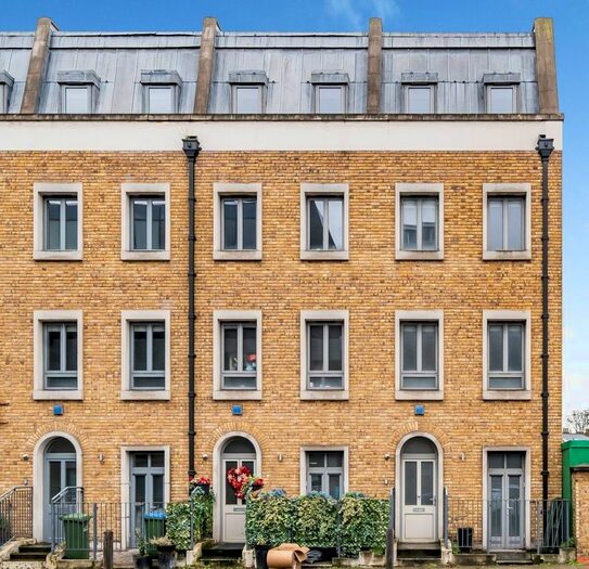 4 Bedroom Town House To Rent In Greenwich High Road, London, SE10