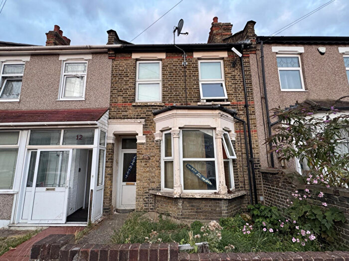 3 Bedroom Terraced House For Sale In Cromer Road, Romford, Essex, RM7