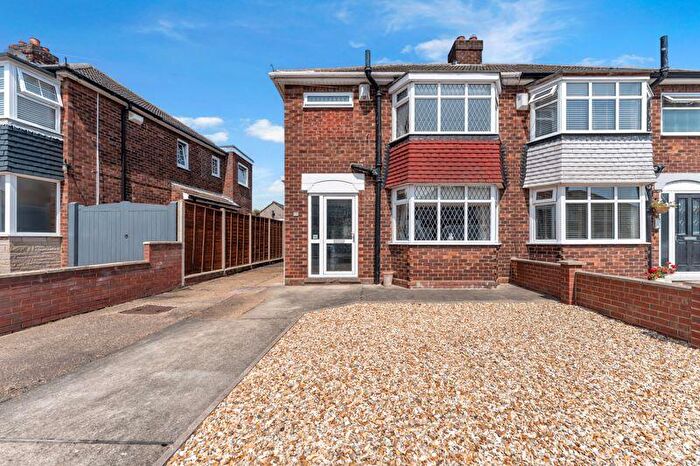 3 Bedroom Semi-Detached House For Sale In Penshurst Road, Cleethorpes, DN35