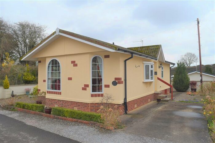 2 Bedroom Park Home For Sale In Quarry Moor Park, Ripon, HG4