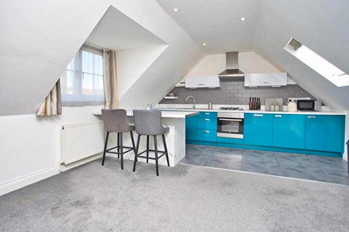 2 Bedroom Flat For Sale In Queens Courtyard, Dover, CT17