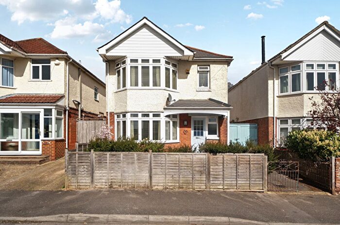 3 Bedroom Detached House For Sale In Claremont Crescent, Regents Park, Southampton, Hampshire, SO15