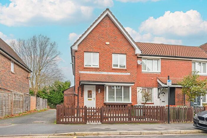 3 Bedroom End Of Terrace House For Sale In Kirkham Road, Royal Docks, London, E6