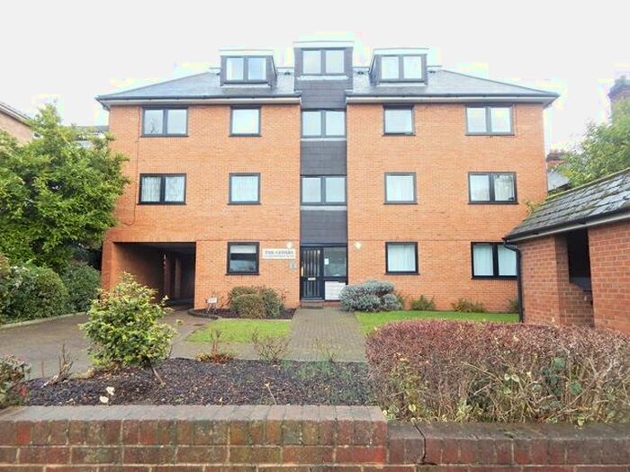1 Bedroom Flat To Rent In The Cedars, Galsworthy Road, Kingston Upon Thames, Surrey, KT2