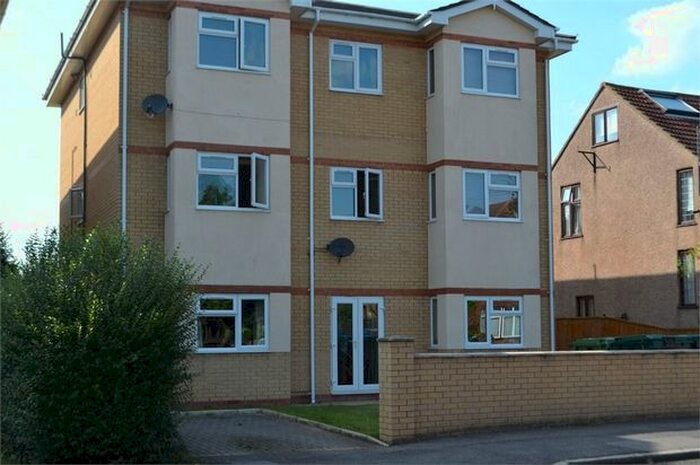 2 Bedroom Flat To Rent In Stanwell Road, Ashford, Surrey, TW15
