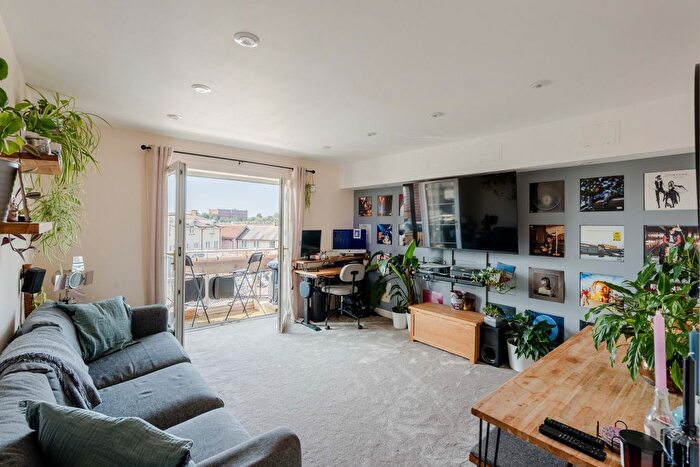 2 Bedroom Flat For Sale In Pooles Wharf, Hotwell Road, Bristol, BS8