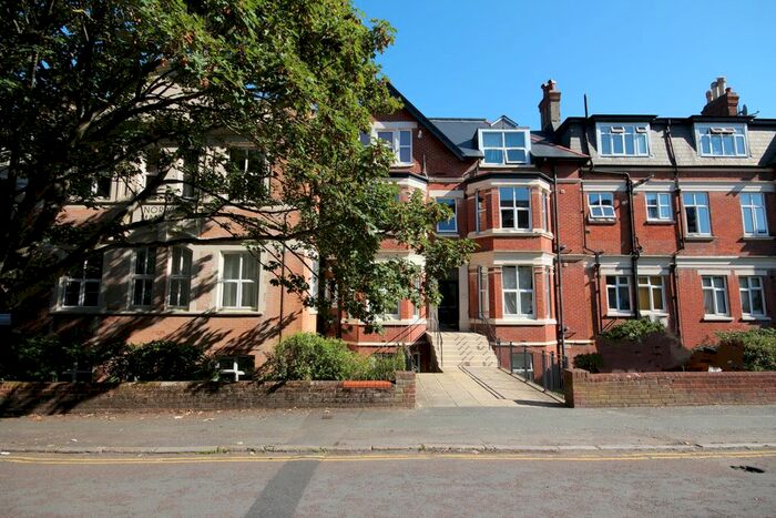 3 Bedroom Flat To Rent In Norwich Avenue West, Bournemouth, BH2