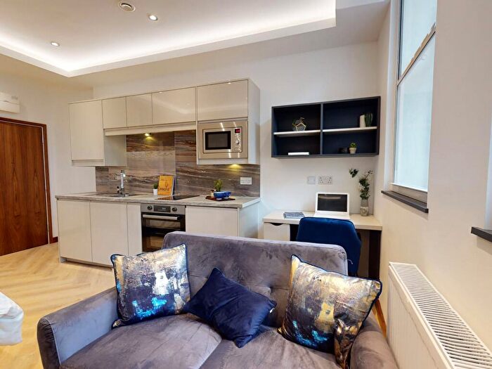 Apartment To Rent In Apt, Live Oasis Piccadilly #, M1