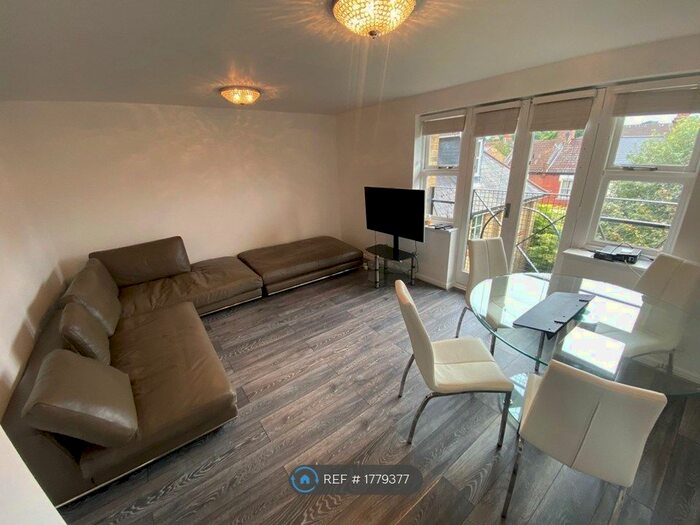 1 Bedroom Flat To Rent In John Keats Lodge, Enfield, EN2