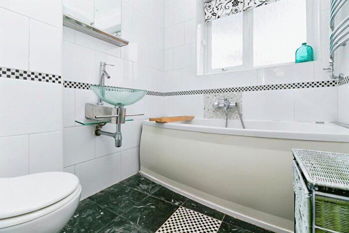 4 Bedroom Detached House For Sale In Brookfield Avenue, Barry, CF63