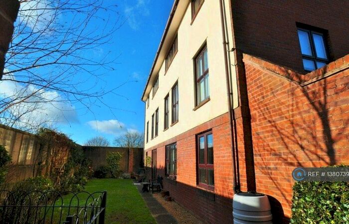 2 Bedroom Flat To Rent In Beaufort Mews, Wimborne, BH21
