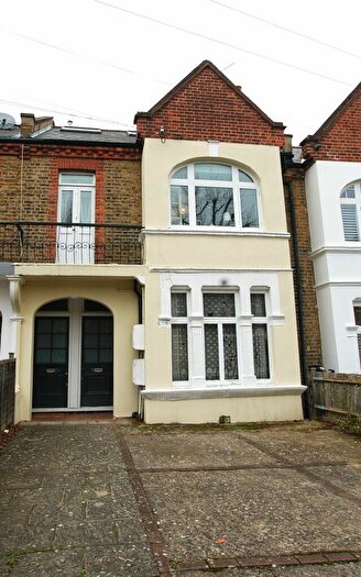 2 Bedroom Flat For Sale In Fontenoy Road, London, SW12