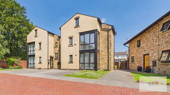 4 Bedroom Semi Detached House For Sale In Walmersley Road, Walmersley, Bury, BL9