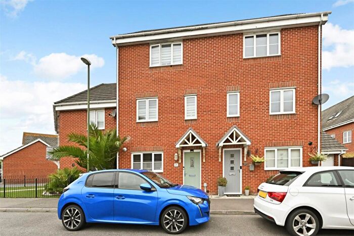 4 Bedroom House To Rent In Cheal Way, Wick, Littlehampton, BN17
