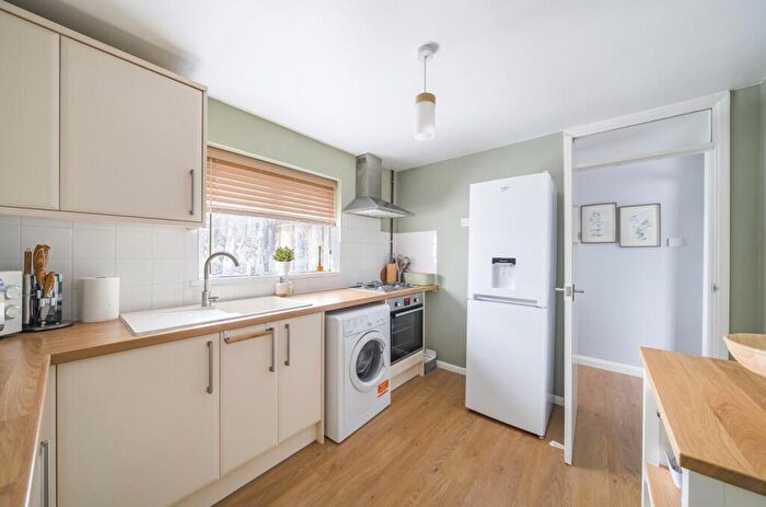 2 Bedroom Flat For Sale In Dyneley Green, Townhill Park, Southampton, Hampshire, SO18