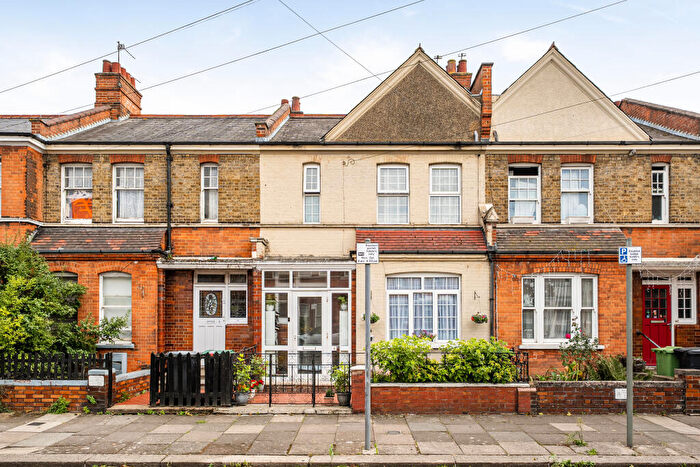 3 Bedroom House For Sale In Hewitt Avenue, London, N22