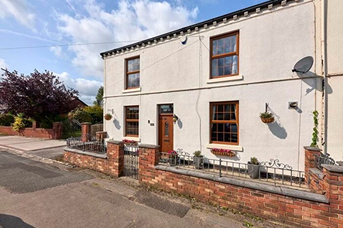 4 Bedroom End Of Terrace House For Sale In Preston Road, Standish, Wigan, WN6