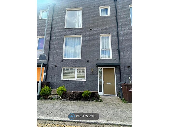 2 Bedroom Flat To Rent In Chilworth Place, Barking, IG11