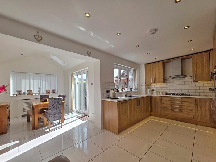 3 Bedroom End Of Terrace House For Sale In Springfield Road, Burnham-on-crouch, Essex, CM0