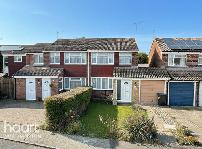 3 Bedroom Semi-Detached House For Sale In Smither Way, Northampton, NN7