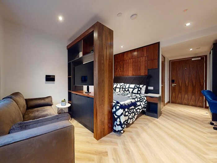 Apartment To Rent In Apt, Live Oasis Deansgate #, M2