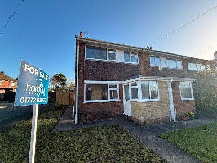 3 Bedroom End Of Terrace House For Sale In Kimberley Close, Freckleton, PR4