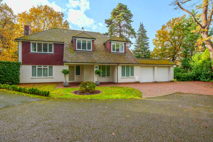 4 Bedroom Detached House To Rent In Heathdown Road, Pyrford, GU22