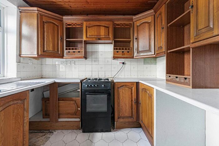 2 Bedroom Flat For Sale In Greystead Road, London, SE23