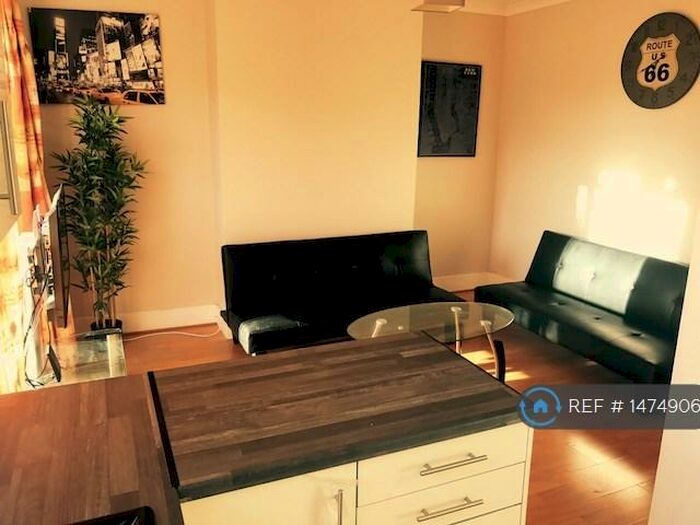 3 Bedroom Terraced House To Rent In St Phillips Avenue, Maidstone, ME15