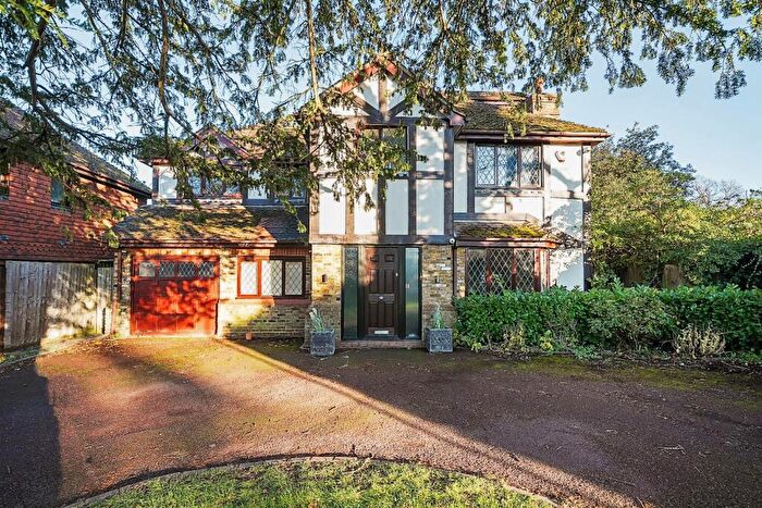 5 Bedroom Detached House To Rent In Royal Avenue, Worcester Park, KT4