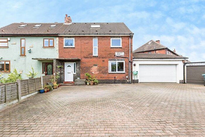 5 Bedroom Semi Detached House For Sale In Fairleigh Road, Tingley, Wakefield, WF3