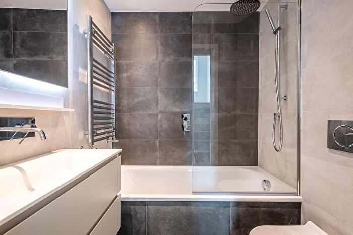 1 Bedroom Flat To Rent In Compayne Gardens, South Hampstead, London, NW6
