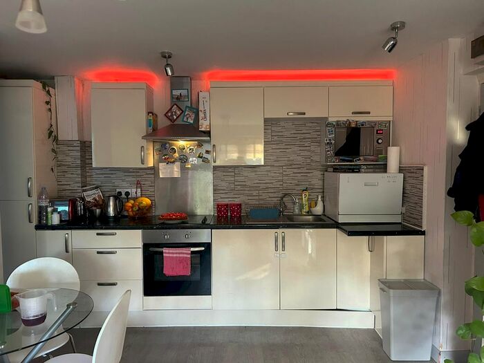 1 Bedroom Flat To Rent In Howard Close, Weltham Abbey, EN9